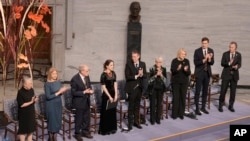 Сыйлык ыйгаруу учуру. 