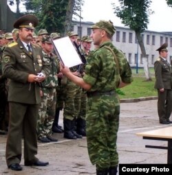 Віталь Каратыш прыносіць прысягу ў 2008 годзе