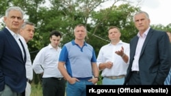 Сергей Аксенов, Евгений Кабанов и Марат Хуснуллин (справа налево) Евпатории, июль 2020 года