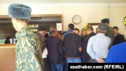 Tagtabazar, etrap bankyndaky nobat