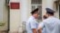 Полицейские у здания суда в Краснодаре, иллюстративная фотография