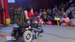 Эрки күчтүү ырчынын жеке концерти