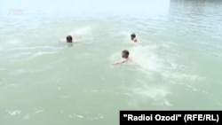 Ҷойи оббозии бачаҳо дар Душанбе.