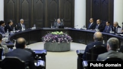 Armenia - Prime Minister Nikol Pashinian chairs a cabinet meeting in Yerevan, June 12, 2025.