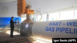 Президент Туркменистана Гурбангулы Бердымухамедов на открытии ветки газопровода.  23 декабря 2015 года.