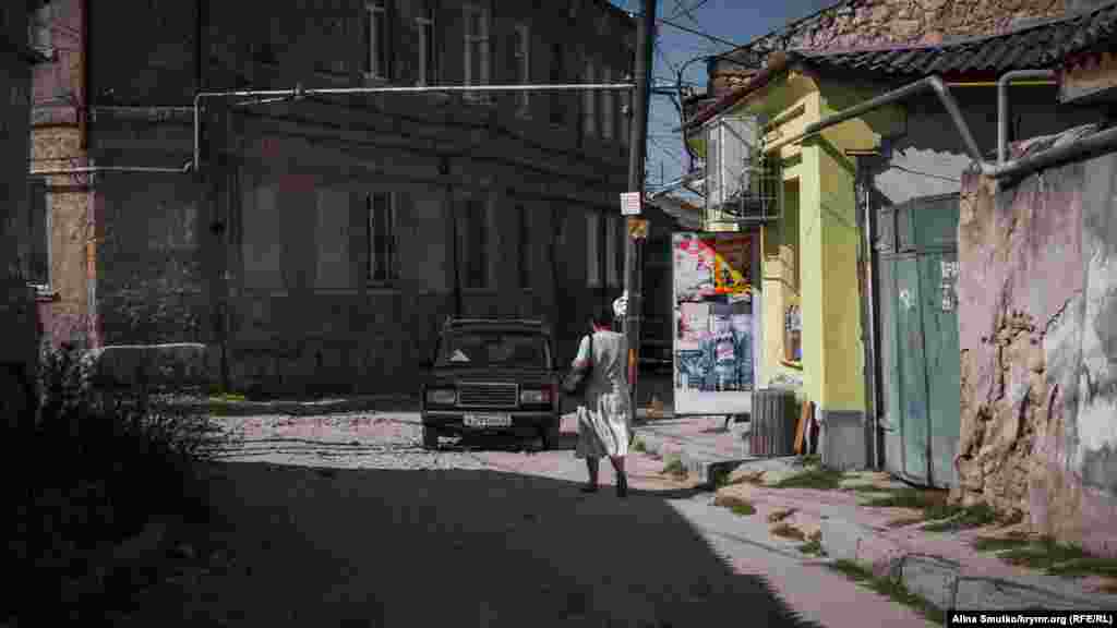 В старом центре Симферополя живет около 50 тысяч крымчан. Несмотря на все исторические потрясения, он все еще стоит, как и сотни лет назад