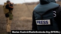 Журналісти у зоні бойових дій на сході України