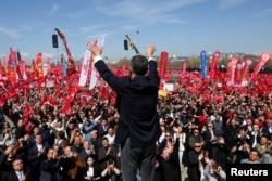 Падчас сёньняшняга мітынгу.