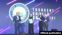 Мэр Ташкента Джахонгир Артыкходжаев на церемонии открытия молодежного форума, декабрь 2020 года.