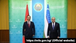 Кыргызстандын тышкы иштер министри Руслан Казакбаев жана Өзбекстандын тышкы иштер министри Абдулазиз Камилов. Ташкент шаары, 2020-жылдын 5-ноябры.