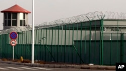 Документ містить дані про утримання в таборах 311 людей, а також подробиці щодо їхнього попереднього життя та релігійних переконань