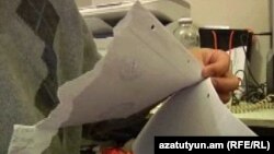 В офисе оппозиционной партии «Республика» после нападения, Ереван, 11 января 2010 г.