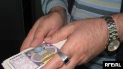 Пора билан қўлга тушган амалдор кетади, лекин бу навбатдагиси учун ўрнак бўлмайди, дейди оддий ўзбекистонлик.