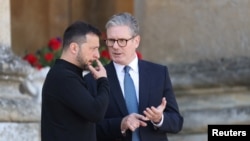 Президент України Володимир Зеленський зустрівся з прем’єр-міністром Великої Британії Кейром Стармером під час зустрічі Європейського політичного співтовариства в палаці Бленхейм біля Оксфорда, Великобританія, 18 липня 2024 року