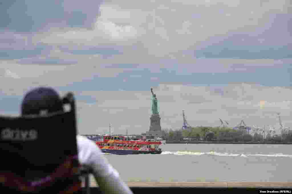 Нургазы тууралуу видео социалдык тармакта кызуу талкуу жараткан. &quot;Учур&quot; долбоорунун Фейсбуктагы баракчасында&nbsp;236&nbsp;341 жолу көрүлүп, 4172 жолу бөлүшүлгөн. &quot;Аль-Жазира&quot; телеканалы аны англис тилине которгон. Каналдын баракчасында аны&nbsp;790&nbsp;024 көрүшүп, 5 миң 396 жолу бөлүшкөн.&nbsp; &nbsp;