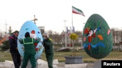 Իրանցիները պատրաստվում են Նովրուզին, Թեհրան, 17 մարտի, 2021թ. 