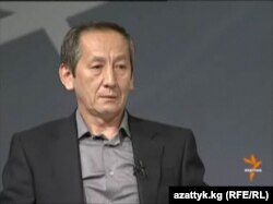 Акылбек Сариев.