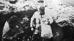 Голодні діти в пошуках їжі. Україна 1932-1933 роки