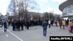 Цирк каршында җыелу