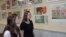 Кызлар күргәзмә белән таныша