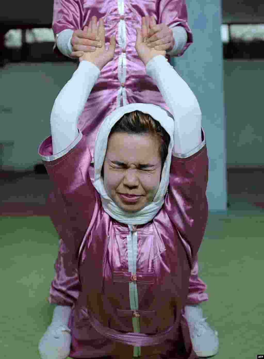 Bu tälimler onuň şägirtleri üçin edil halasgär ýalydyr. Sebäbi Owganystanda &quot;namys üçin&quot; diýip edilýän jenaýatlar diýseň ýaýrandyr. 