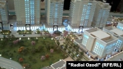 Акс аз таблиғномаҳои ширкати "Қатарӣ Диёр"