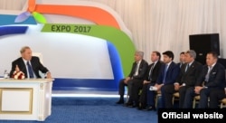 Предприниматель Нурлан Смагулов (крайний справа) на встрече президента Казахстана Нурсултана Назарбаева с руководителями национальных компаний и бизнесменами в рамках подготовки к выставке «Астана ЭКСПО-2017». Астана, 3 июля 2014 года. Фото с официального сайта akorda.kz