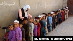 Імунізація дітей у місті Кандагар, Афганістан, 2017 рік