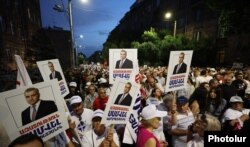 Самвел Карапетяндын жактоочуларынын демонстрациясы. Ереван, 4-июль, 2025-жыл