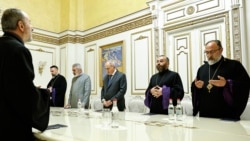 Erməni kilsəsində parçalanma - Ruhanilər Paşinyanla görüşdü