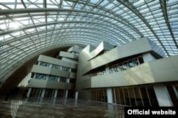 Интерьер здания парламента, октябрь 2012 года.