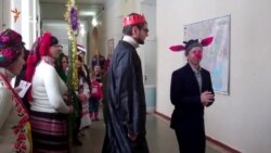 До поранених бійців у шпиталі завітав різдвяний вертеп «на новий лад» (відео)