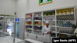 Arhiw suraty. Aşgabatda bir dermanhana.