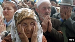 Кырымтатар депортациясен искә алу. Акмәчет, 2004 ел