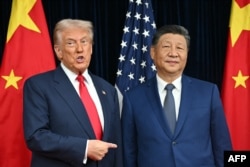 Дональд Трамп та Сі Цзіньпін під час зустрічі на авіабазі Gimhae в південнокорейському Пусані, 30 жовтня 2025 року