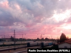 Закат над дж-станцией в Ясноватой