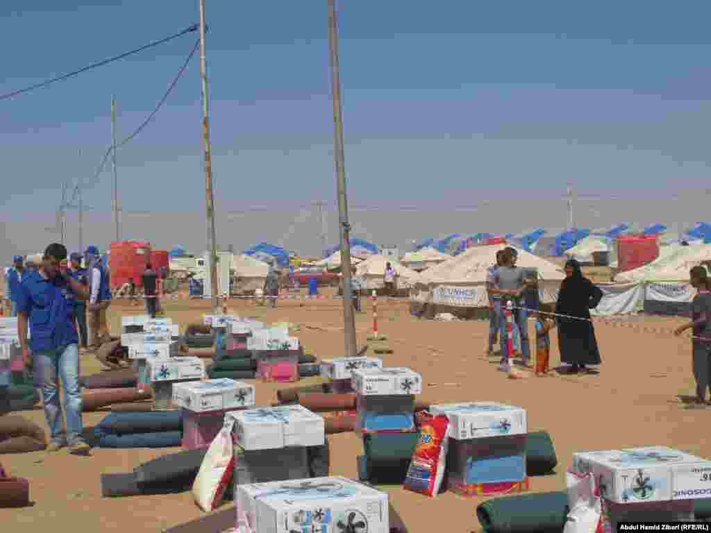Лагерь для сирийских беженцев в Мосуле. 12 июня этого года город захватили боевики из группировки &quot;Исламское государство Ирака и Леванта&quot;