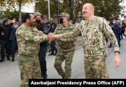 Президент И.Алиев (оңдо) жакында бошотулган Физули жана Жебрайил райондорун кезди. 2020-жылдын 16-ноябры.