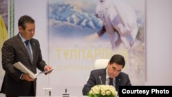 Президент Туркменистана Гурбангулы Бердымухамедов на презентации переводов его книг на казахский язык. Астана, 19 апреля 2017 года.