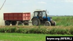 На Херсонщині працівники вже ризикують, коли просто виїжджають на роботи в поля