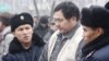 Kazakh opposition activist Ermek Narymbai (center) has been on hunger strike for 40 days. (file photo)