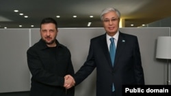 Казакстан менен Украинанын президенттери Нью-Йоркто БУУнун Башкы ассамблеясы маалында жолугушту. 22-сентябрь, 2025-жыл. 