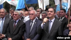 Azerbaýjan oppozisiýasy bakuwda maslahat edýär. 28-nji maý, 2013 ý.