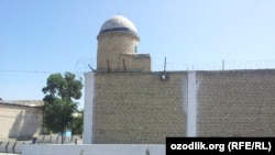 Бухара шаарындагы Отбозор түрмөсү. 17-июль, 2013-жыл.