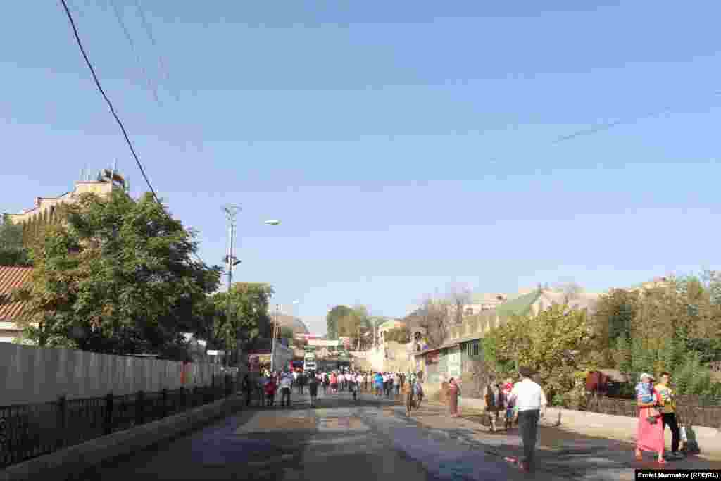 Начальник Управления городских дорог Сатыбалды Абдылдакунов, заверил, что строение завершится через полтора года