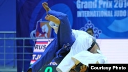 Комроншоҳ дар яке аз мусобиқаҳо дар Қазоқистон