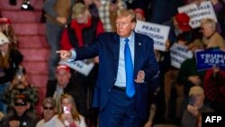 Дональд Трамп під час передвиборного мітингу в Нью-Гемпширі, 11 листопада 2023 року