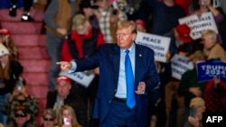 Дональд Трамп шайлоо алдындагы митингде. Нью-Гемпшир. 11-ноябрь, 2023-жыл.