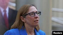 Линн Трейси.