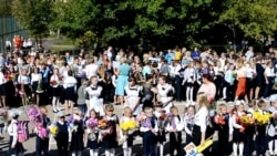 Дети мигрантов в России не могут сдать вступительные тесты в школы